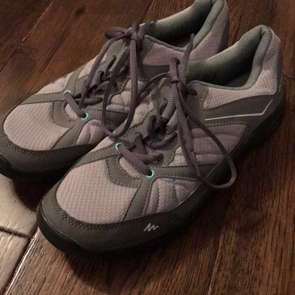 Quechua grey hiking shoes with aqua detail